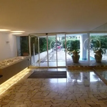 Апартаменты Karolina Properties - Commodore Croisette Канны